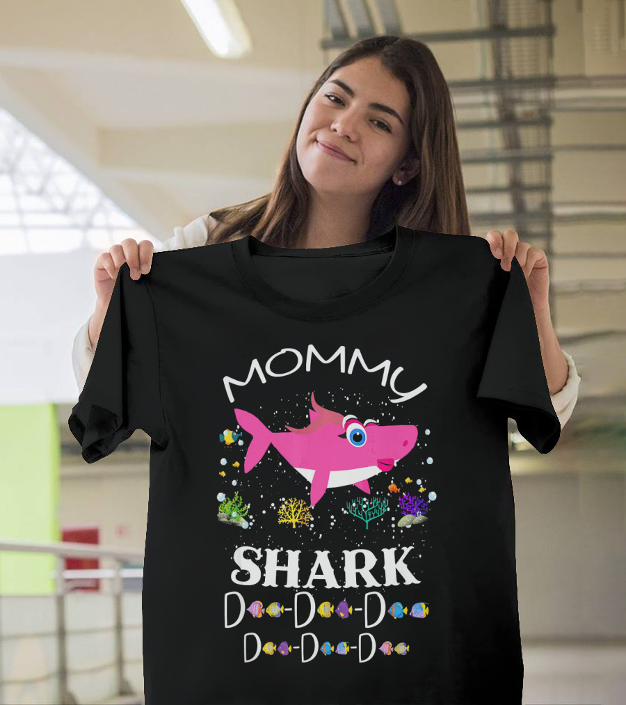 Mommy Shark Doo Doo Doo Colorful Underwater Scene T-Shirt