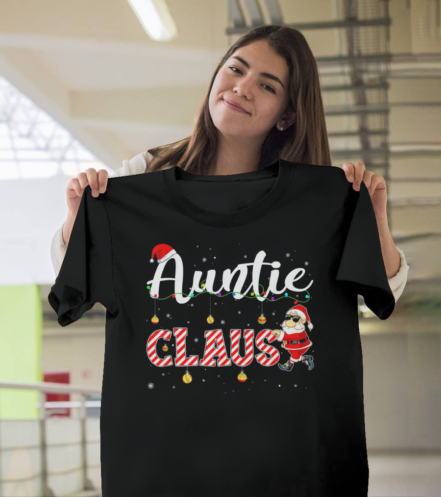Auntie Claus Cute Christmas Santa Hat Mat T-Shirt