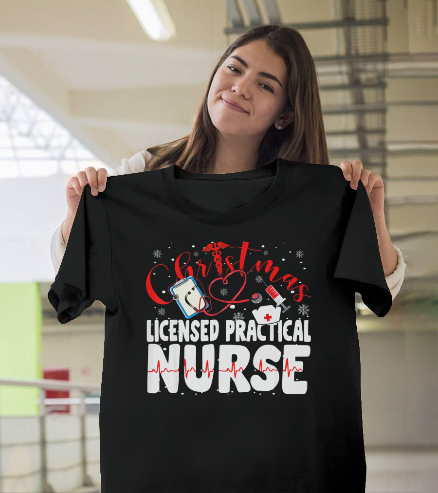 Christmas Licensed Practical Nurse Stethoscope Syringe Snowflakes T-Shirt
