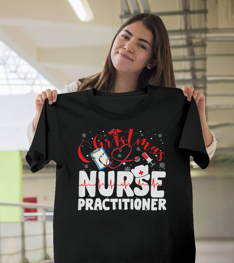 Christmas Nurse Practitioner Funny Nurse Clipboard Syringe Snowflakes T-Shirt