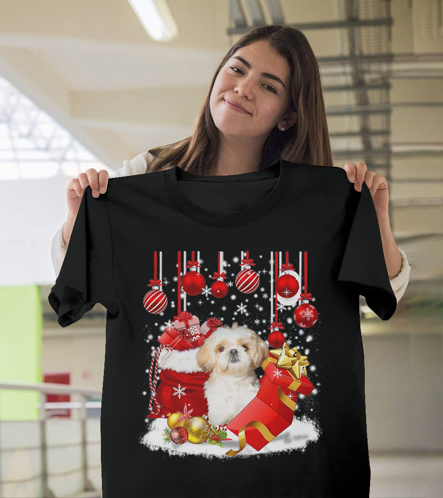 Shih Tzu Christmas Holiday Decorations With Dog And Festive Snow Ornaments T-Shirt