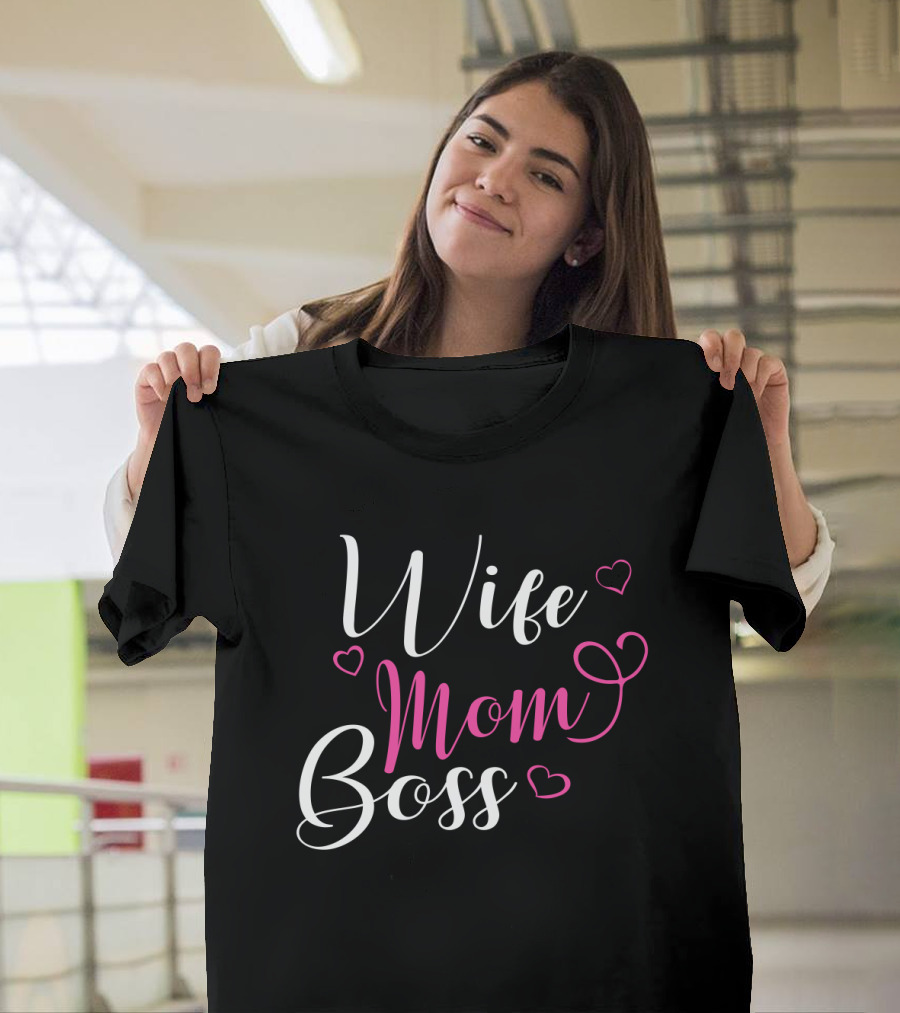 Wife Mom Boss Heart Design Funny Mothers Day Gift T-Shirt