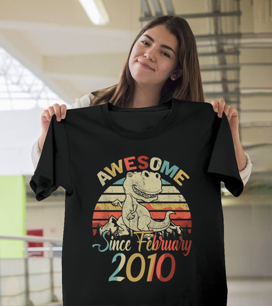Awesome Since February 2010 Vintage Dinosaur Retro Birthday T-Shirt