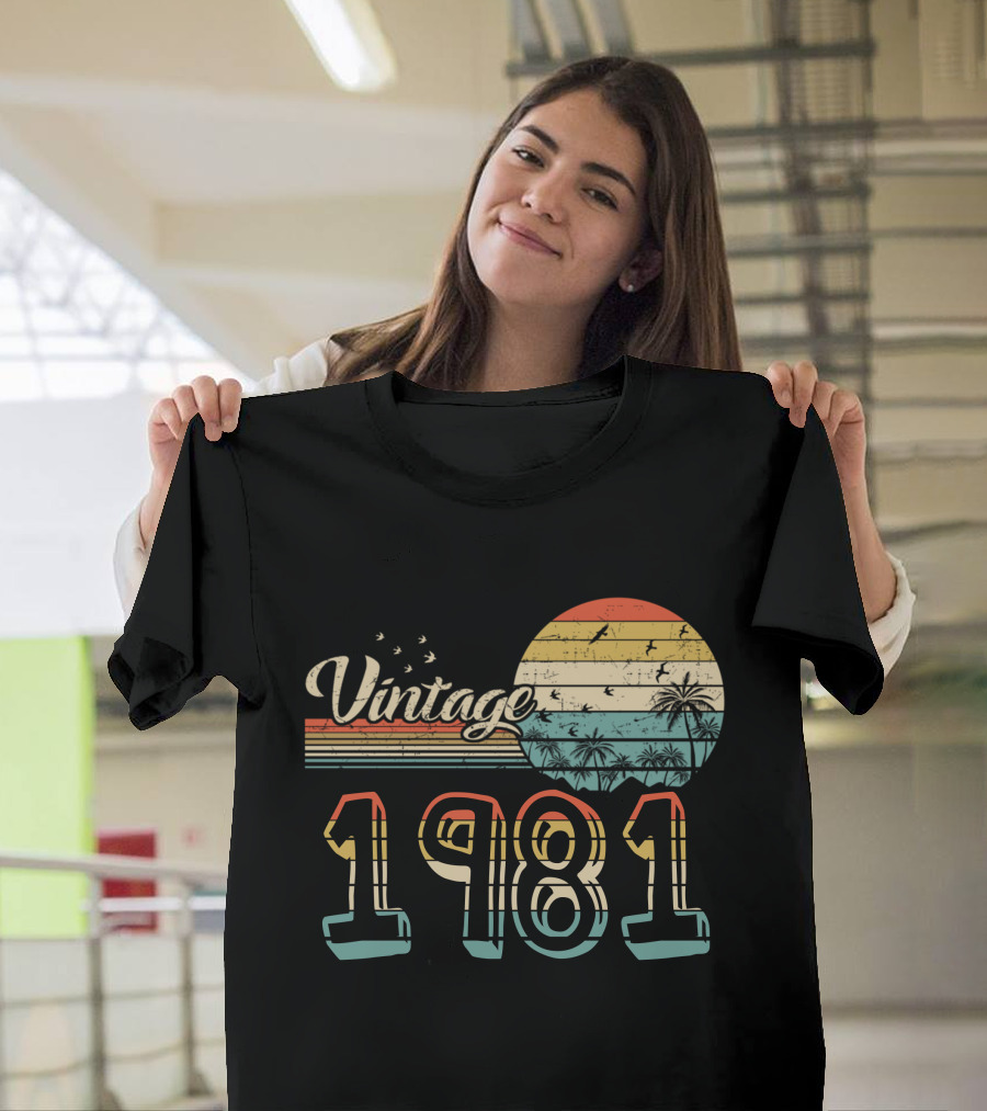 Vintage 1981 Retro Sunset Beach Scene T-Shirt