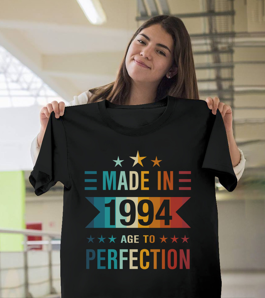Made in 1994 Age to Perfection Stars and Stripes Vingtage T-Shirt