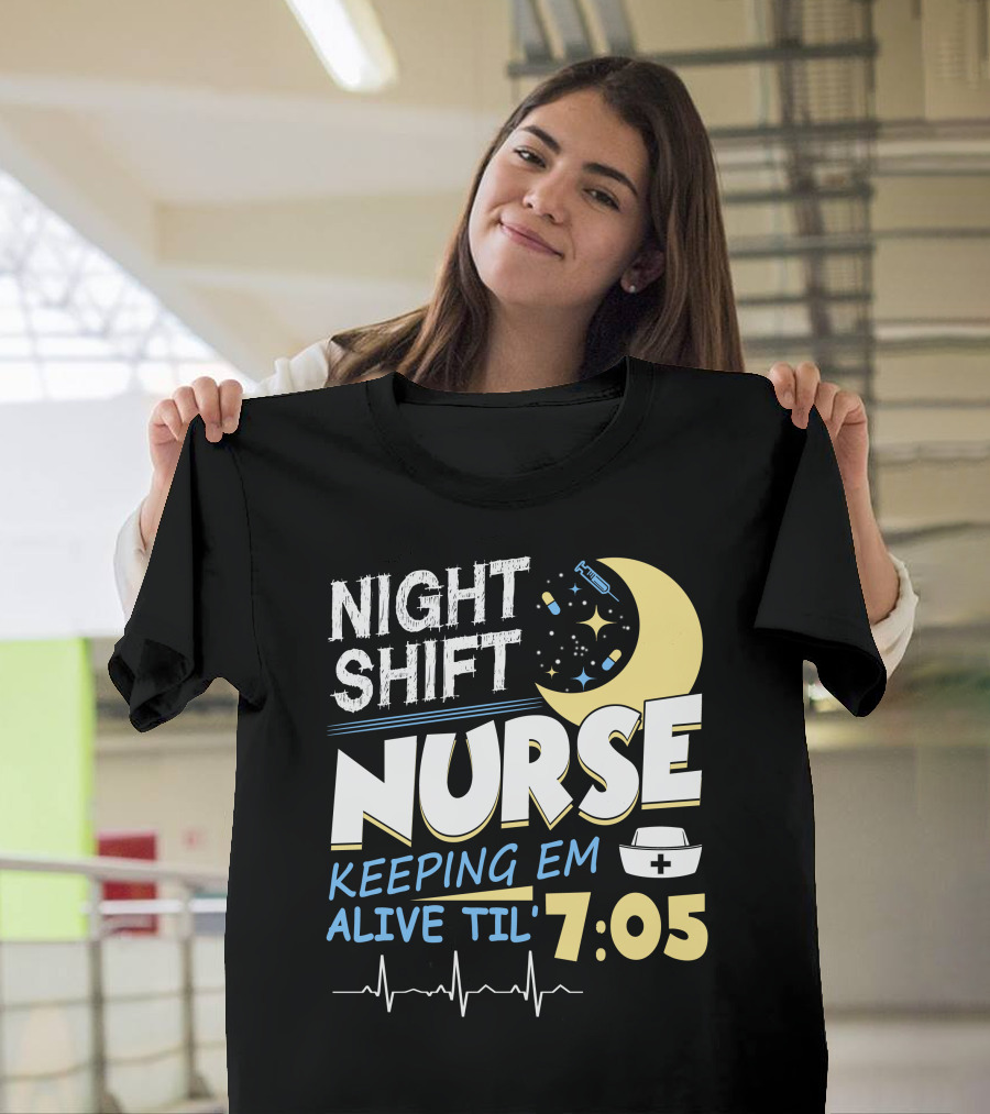 Night Shift Nurse Keeping Em Alive Til' 7:05 Moon Stethoscope Nurse Cap EKG Line T-Shirt