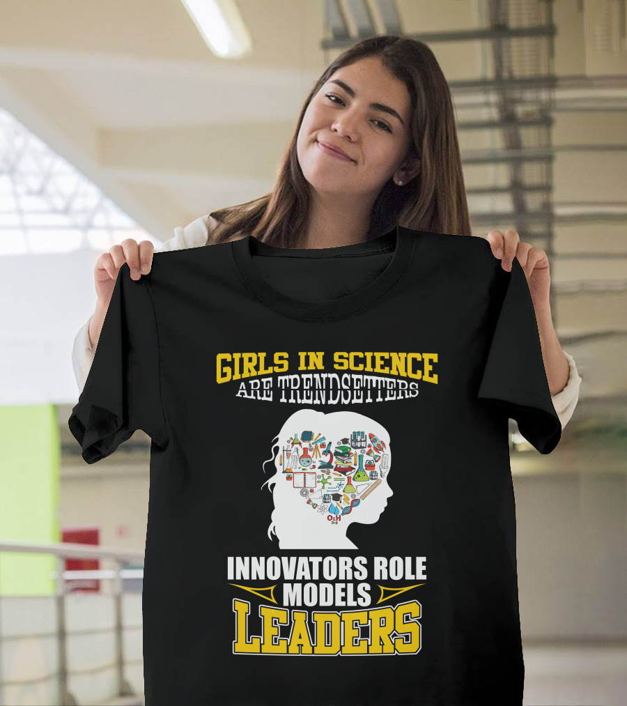 GIRLS IN SCIENCE ARE TRENDSETTERS INNOVATORS ROLE MODELS LEADERS T-Shirt